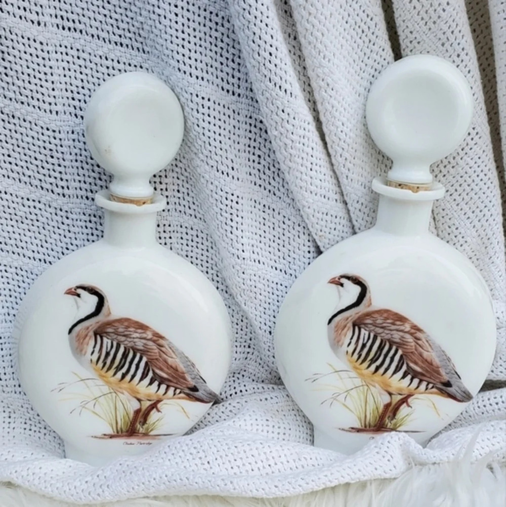 Vintage Arthur Singer Milk Glass Bird‎ Decanters